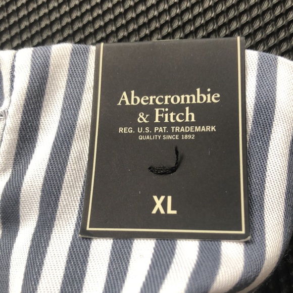 Abercrombie & Fitch Pants - NWT Abercrombie&Fitch Navystripped Shorts w lining